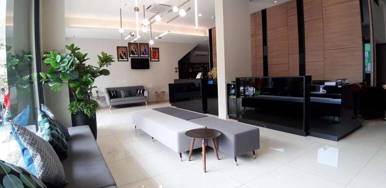 The Square Hotel Skudai Kültér fotó